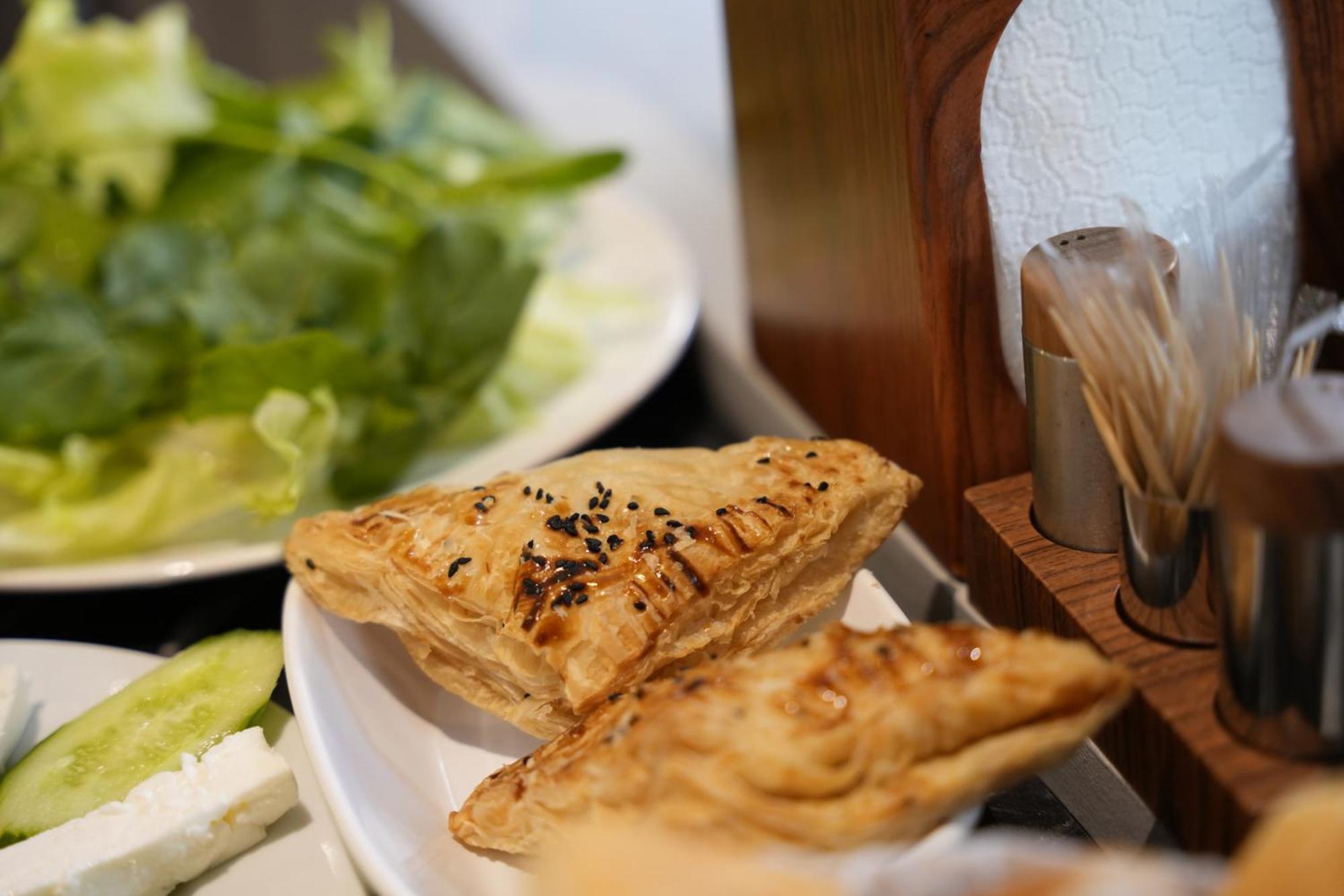 Eniza Hotel 梅尔辛 外观 照片