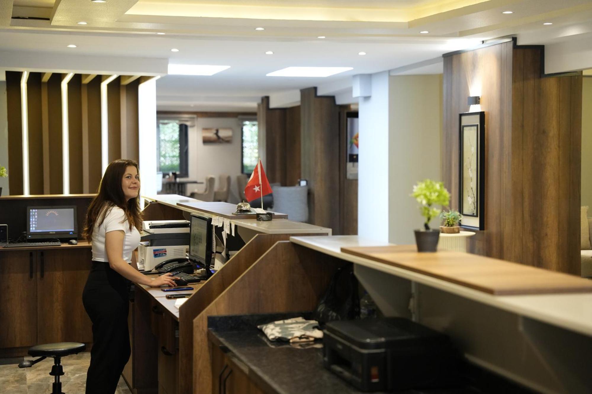 Eniza Hotel 梅尔辛 外观 照片